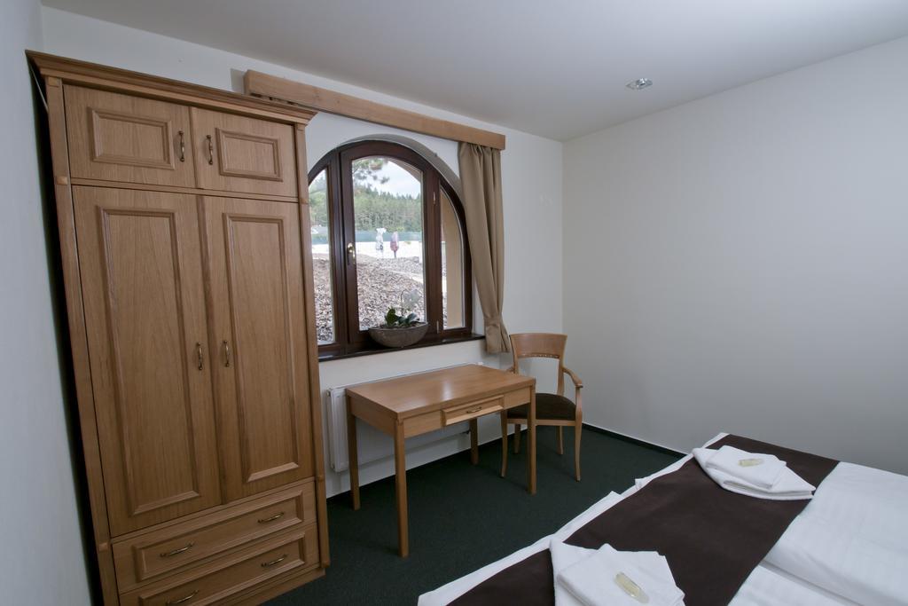 Hotel Resort Lovecka Basta Strakonice Exteriör bild
